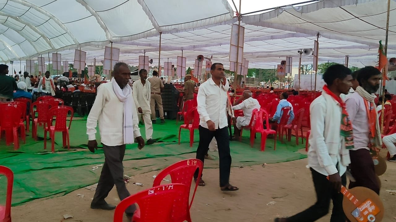 CM Rally : गजब बेइज्जती! महादेव और हिंदू की सौगंध देने के बाद भी सीएम ...