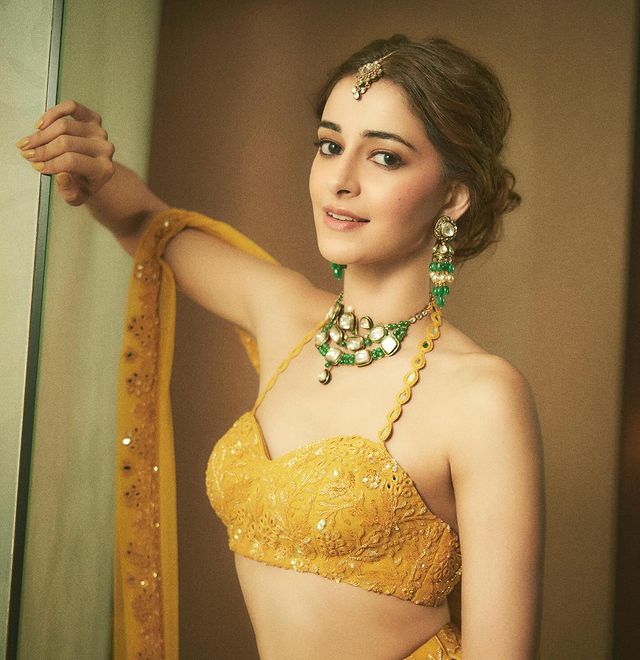 Ananya Panday: Ananya Panday shared her glamorous look wearing a simple lehenga, fans went uncontrollable after seeing her killer pose.