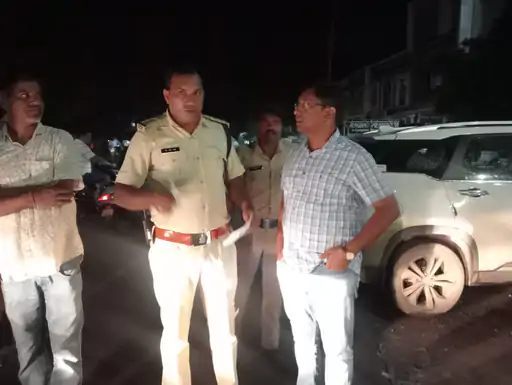 Jewelery Shop Robbery: Loot of Rs 20 lakh from a female employee of a jewelery shop