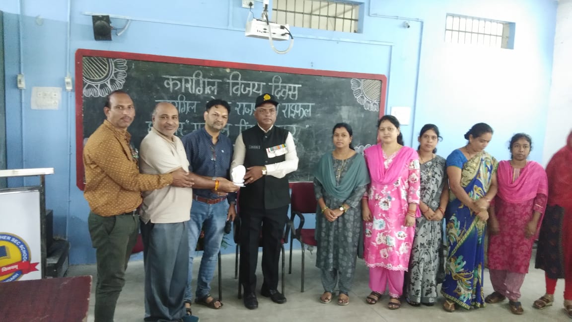 Sambalpuri School: Kargil winner Gulaban Singh reached among the students, told about the aspects of 88 days struggle